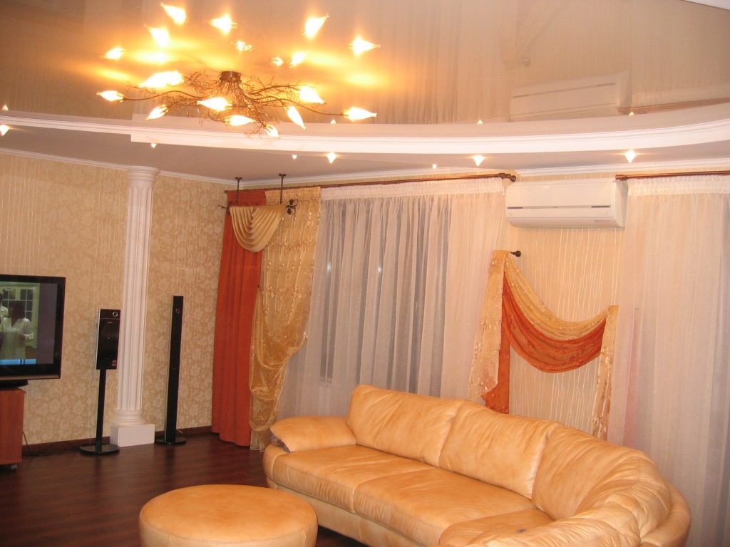 Lustre assorti aux couleurs dominantes de l'intérieur