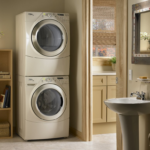 Est-il possible de mettre des objets lourds sur la machine à laver ?