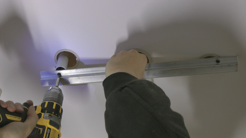 Pose d'une bande avec arrêt