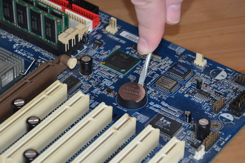 batterie sur la carte mère