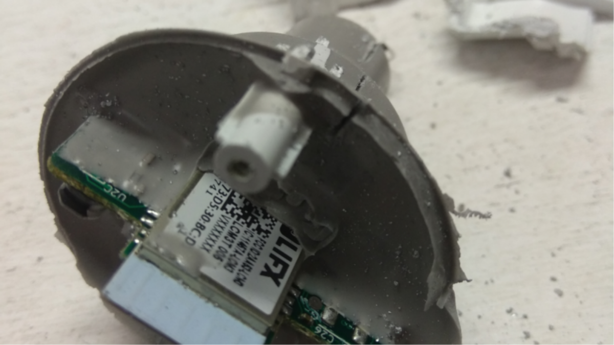 Ampoule intelligente démontée