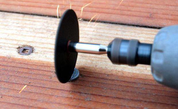 Scier de nouveaux bords dans la tête de vis