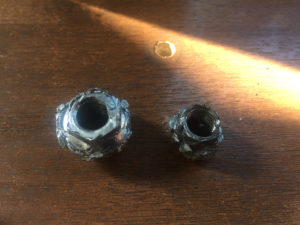 Ecrou à bords dénudés - chapiteau