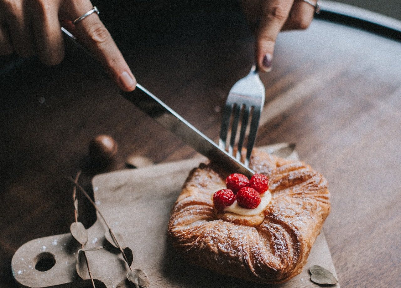 Utiliser un couteau et une fourchette