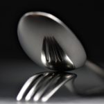 Une cuillère et une fourchette