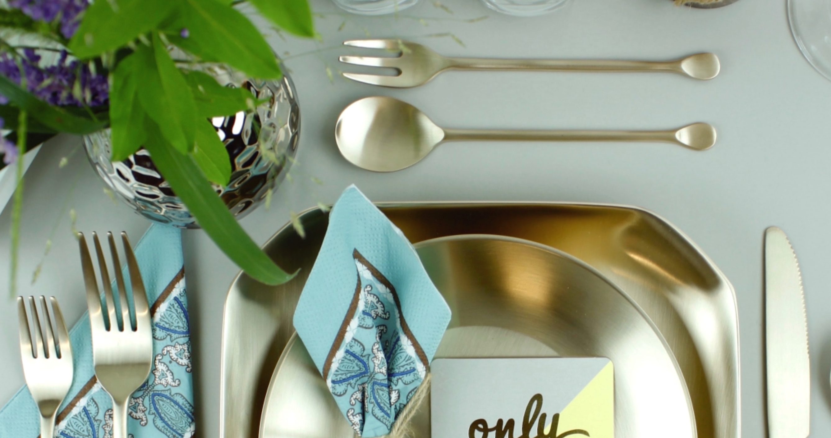 Un exemple de couverts auxiliaires de service.