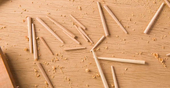 Clous en bois de différentes tailles