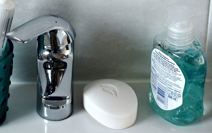 Du savon dans la salle de bain