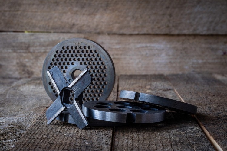 aiguiser un couteau pour un hachoir à viande