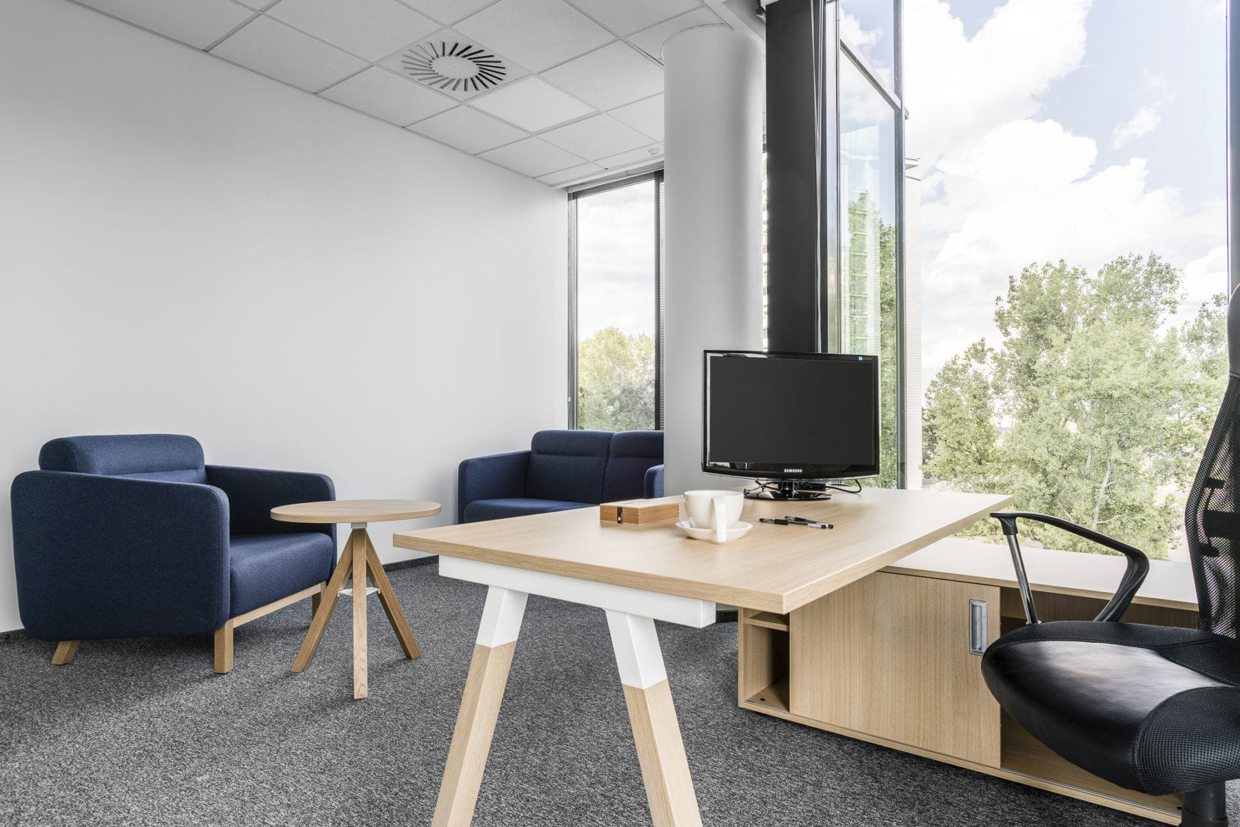 Bureau d'ordinateur de style scandinave 3