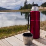 Thermos sur la table