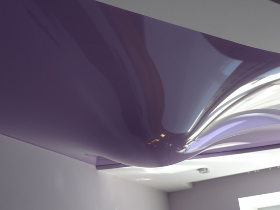 plafond suspendu dans la salle de bain