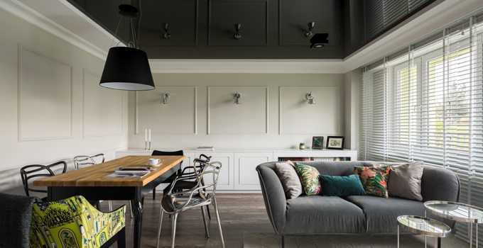 plafond noir à l'intérieur