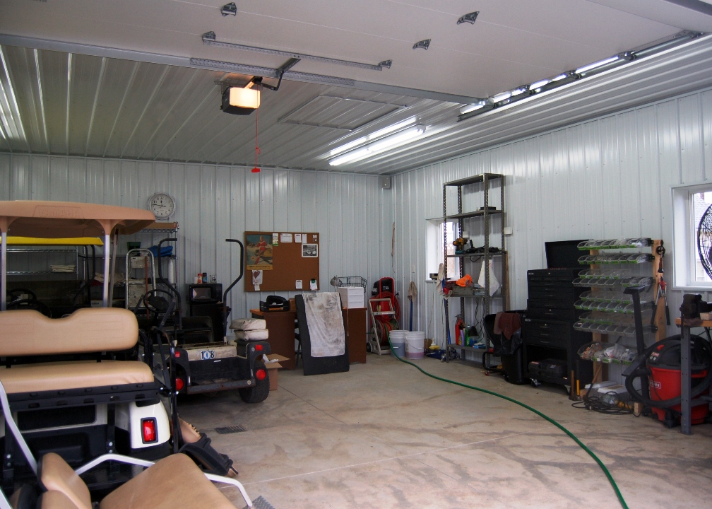 plafond de garage en tôles ondulées