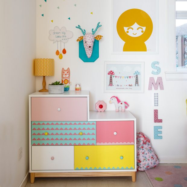 chambre d'enfant dans un style rétro