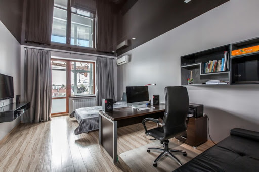 plafond tendu sombre à l'intérieur