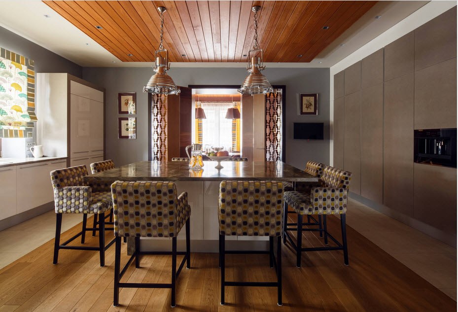 plafond en bois dans une maison privée