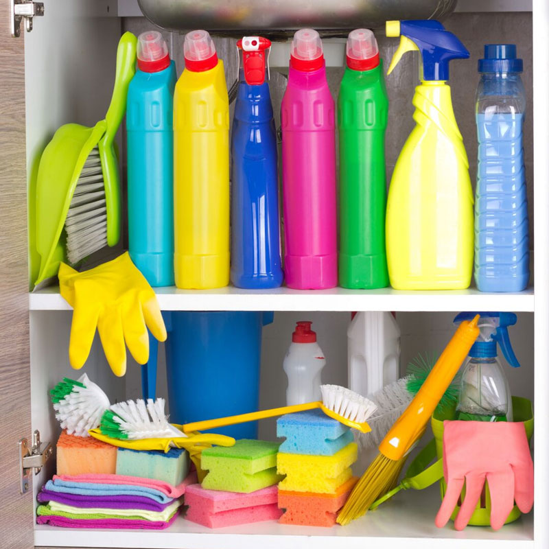 étagères supérieures des armoires