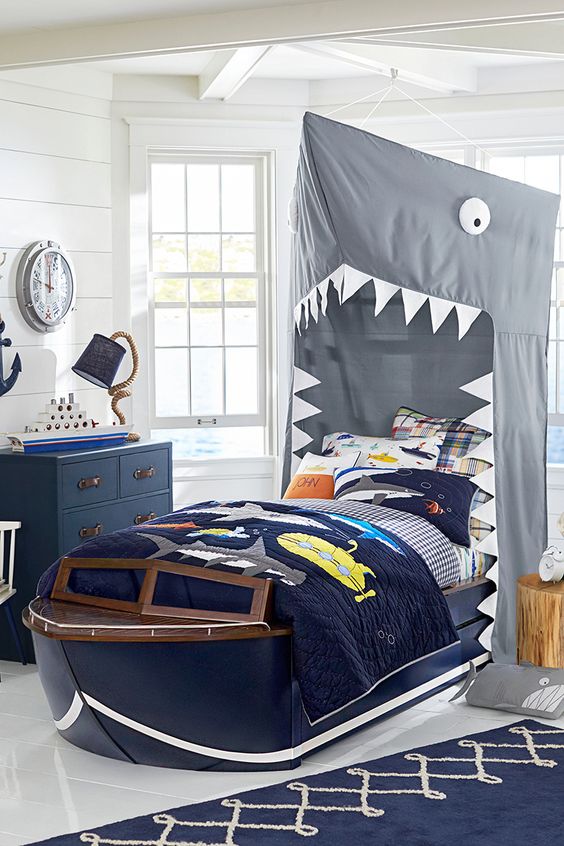 Décoration de chambre dans un style nautique.