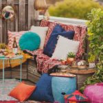 Meubles sur le balcon.