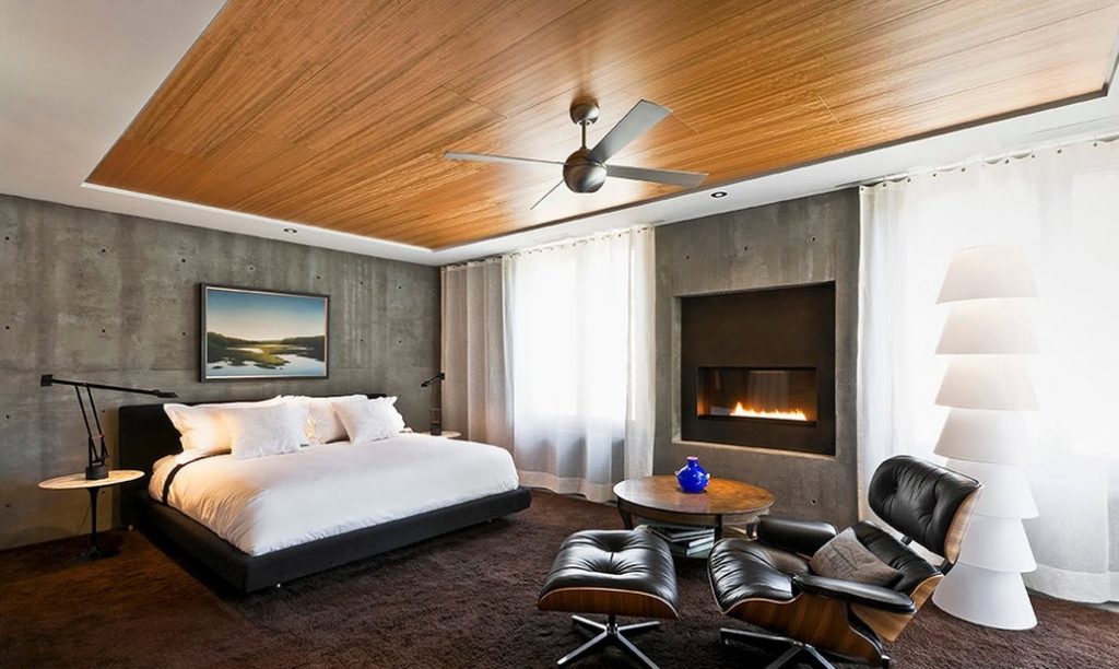 Stratifié au plafond.