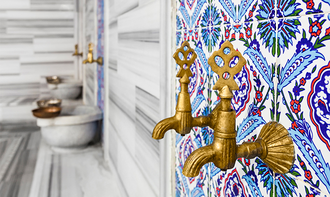 Plomberie en cuivre de style turc.