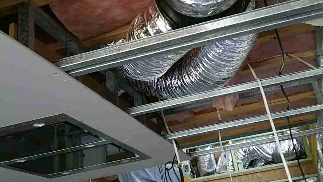 installation de plafond à cassettes