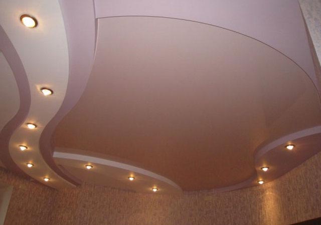 plafond en plaques de plâtre à deux niveaux