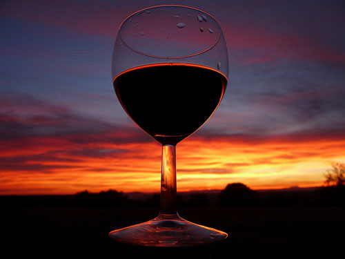 Verre à vin rouge.
