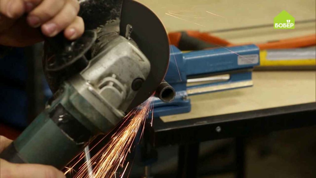 comment couper un tuyau avec une meuleuse