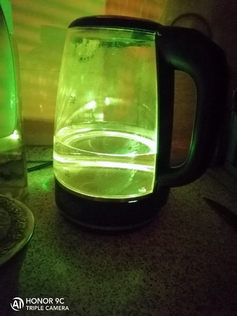 Bouilloire de REDMOND