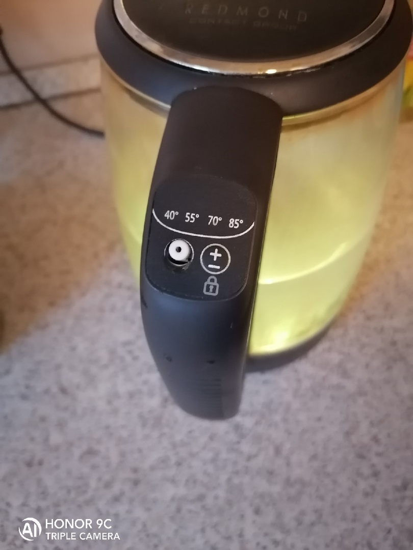 Bouilloire de REDMOND