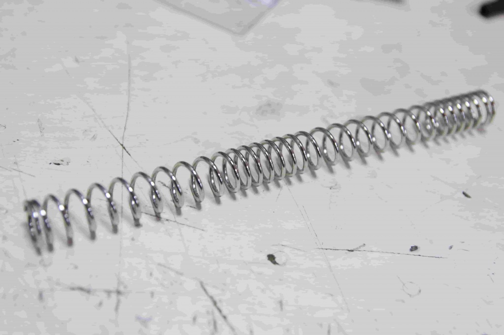 enrouler les ressorts avec un tournevis