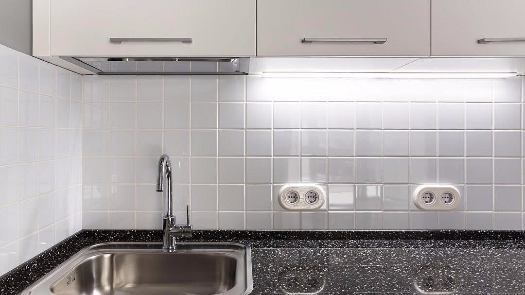 prises dans la cuisine près du robinet