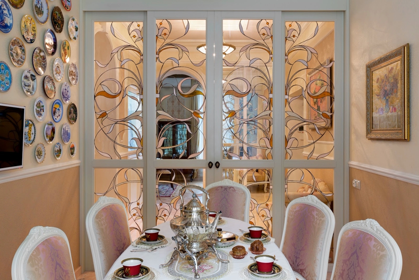 cloison en vitrail dans le studio