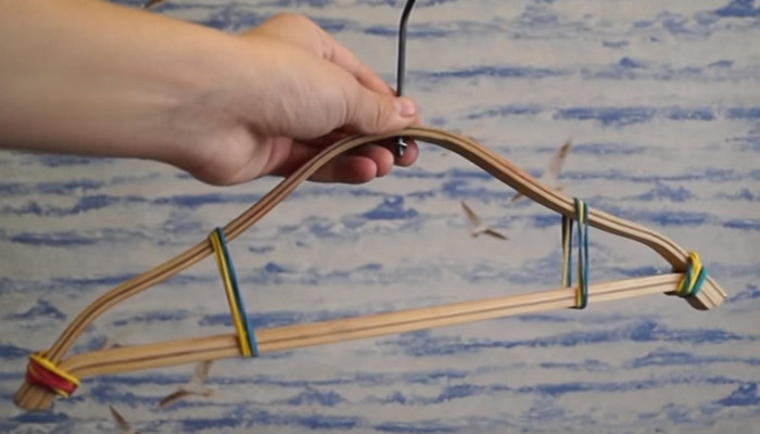 Gommes de papeterie sur un cintre