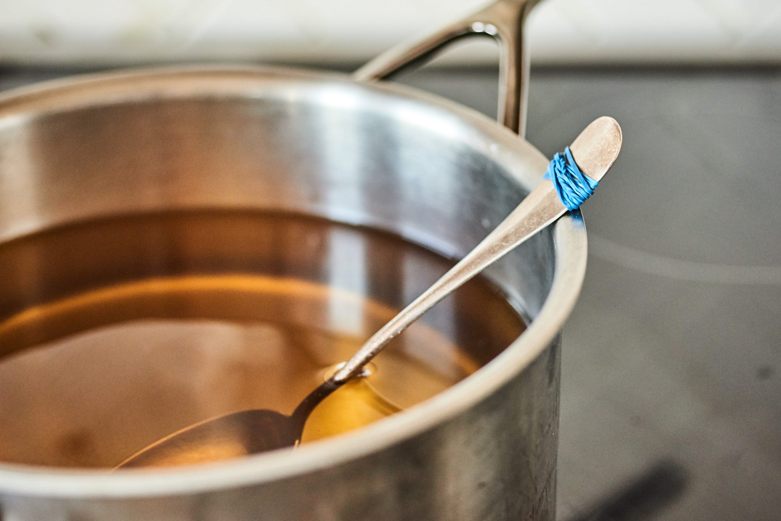 Gomme de papeterie pour couverts