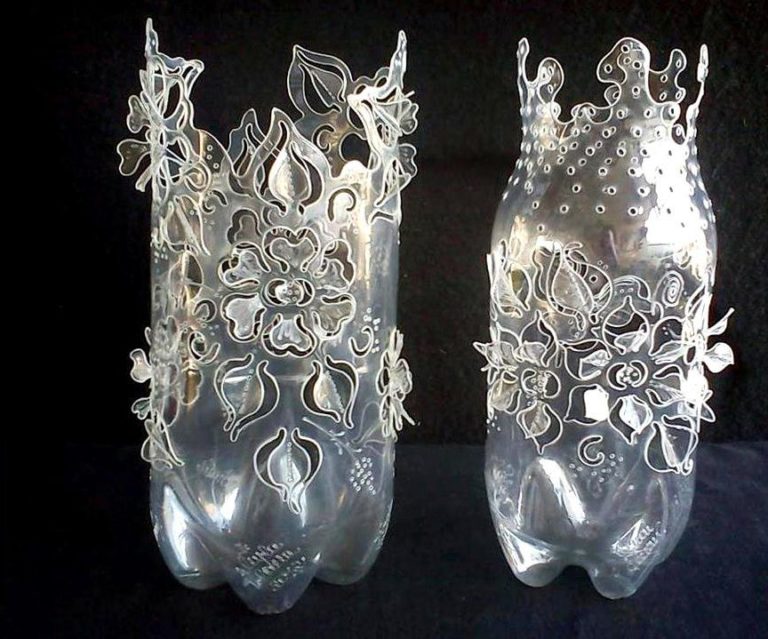 vase fait de bouteilles en plastique