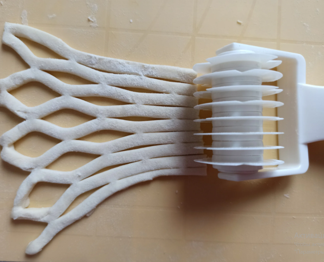 Rouleau pour couper la pâte en maille