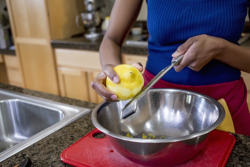 Retirer le zeste d'un citron