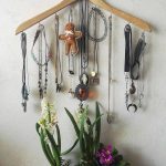 Rangez lunettes, foulards et bijoux