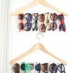 Rangez lunettes, foulards et bijoux