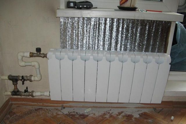 Feuille derrière la batterie