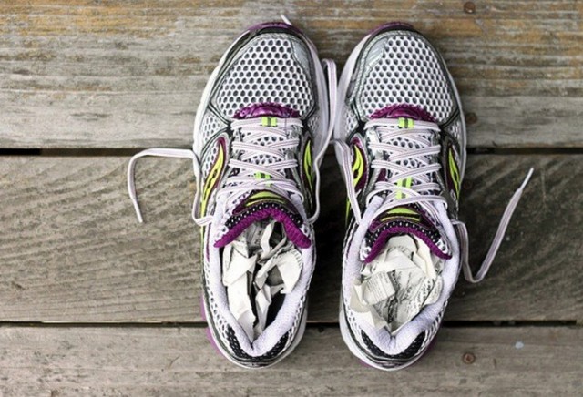 Vieux journaux pour sécher les chaussures