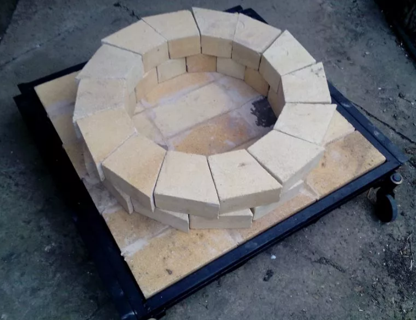 Tandoor fait de moitiés.