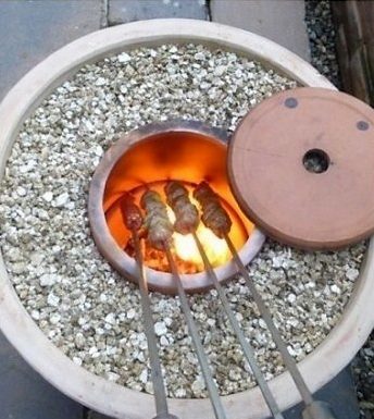 Cuisiner au tandoor.