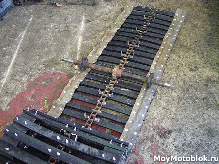 Chenille fabriquée à partir de ceintures.