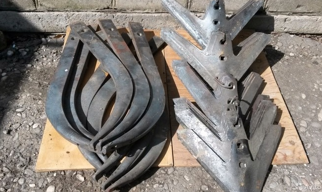 Plaques pour cultivateur.