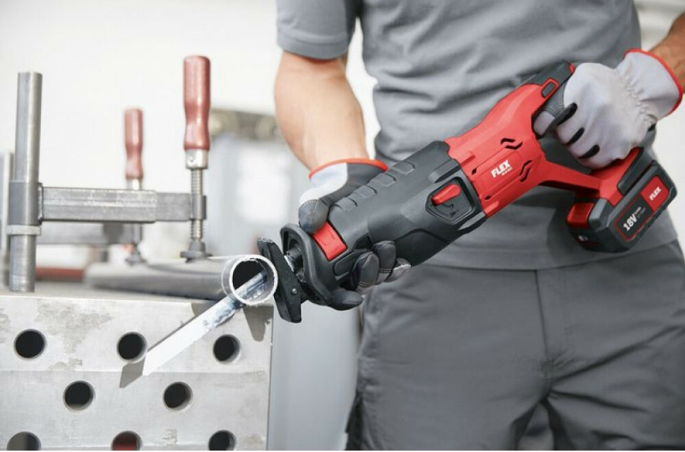 comment couper du métal avec une scie alternative