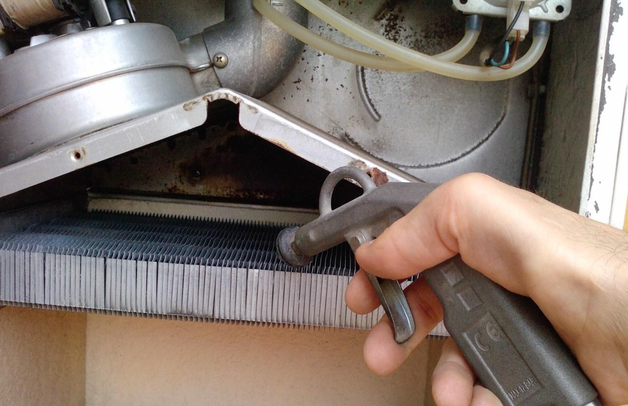 Spécialiste-produvaet-gazovuyu-kolonku